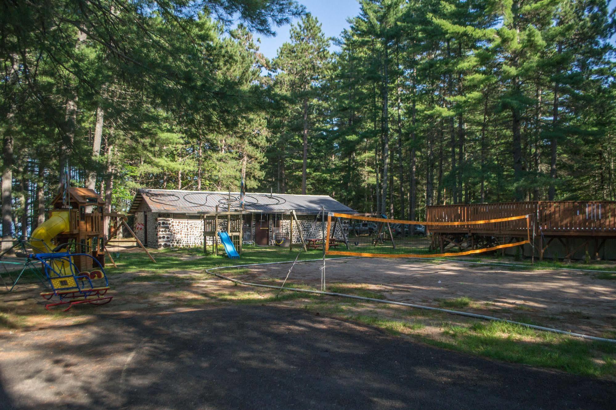 Pine Valley Resort Stonecliffe Exterior photo